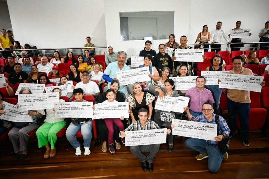 40 microempresarios reciben primeros préstamos por $70 millones