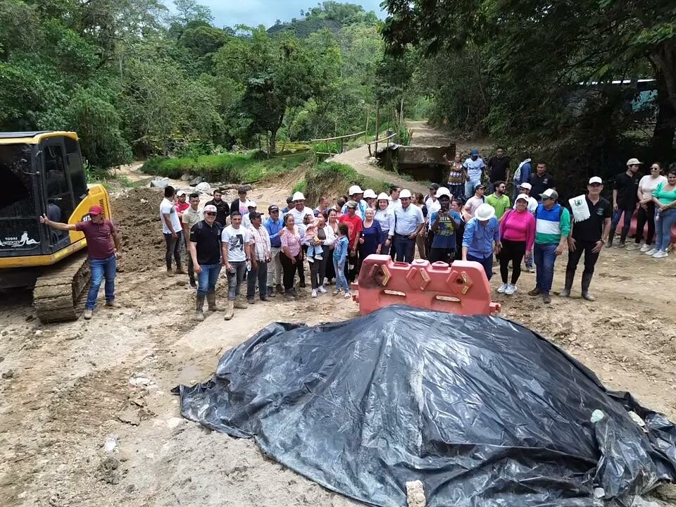 Vereda qué se creía abandonada por el estado, esperó 10 años, para ver una obra
