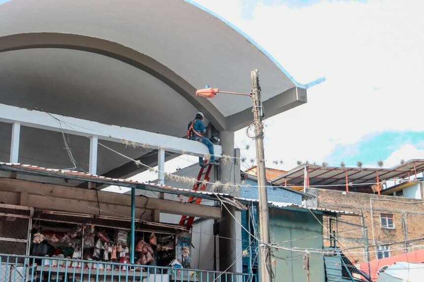 Nuevo sistema de alerta impulsa la seguridad y confianza en la Plaza de La 21