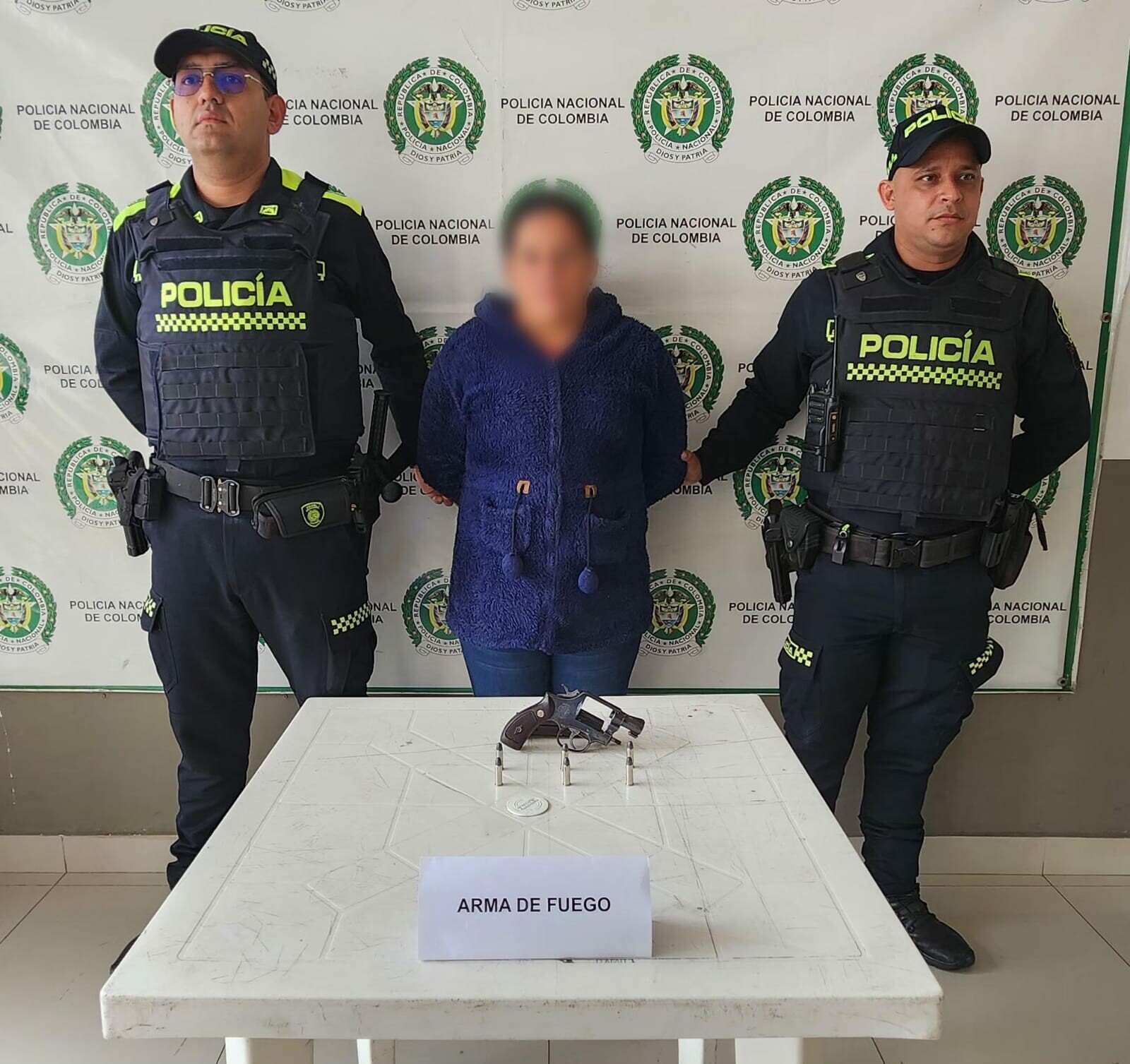 Arrestan a mujer con revólver en zona céntrica del Líbano