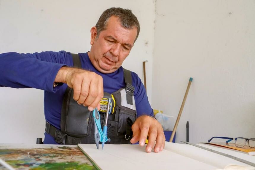 Artista local dirige creación del alumbrado navideño en Ibagué