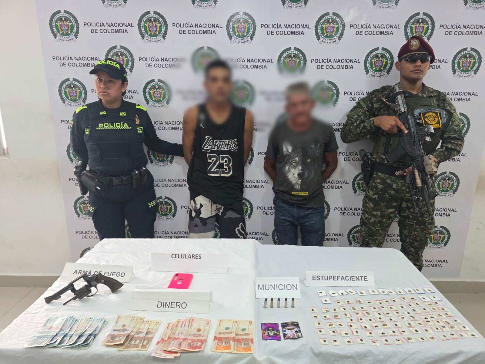 Autoridades incautaron más de mil dosis de droga y un arma de fuego durante el procedimiento
