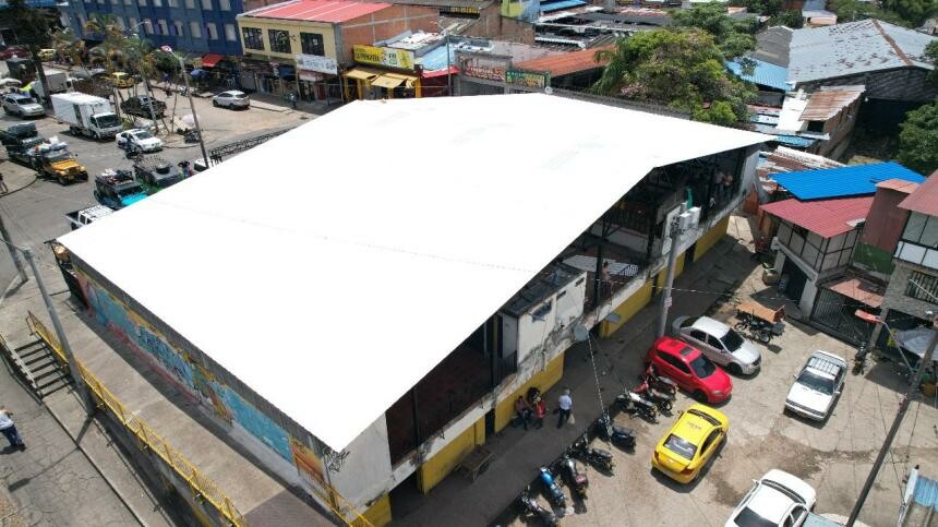 Cambian cubierta, pisos e iluminación en la zona de comidas