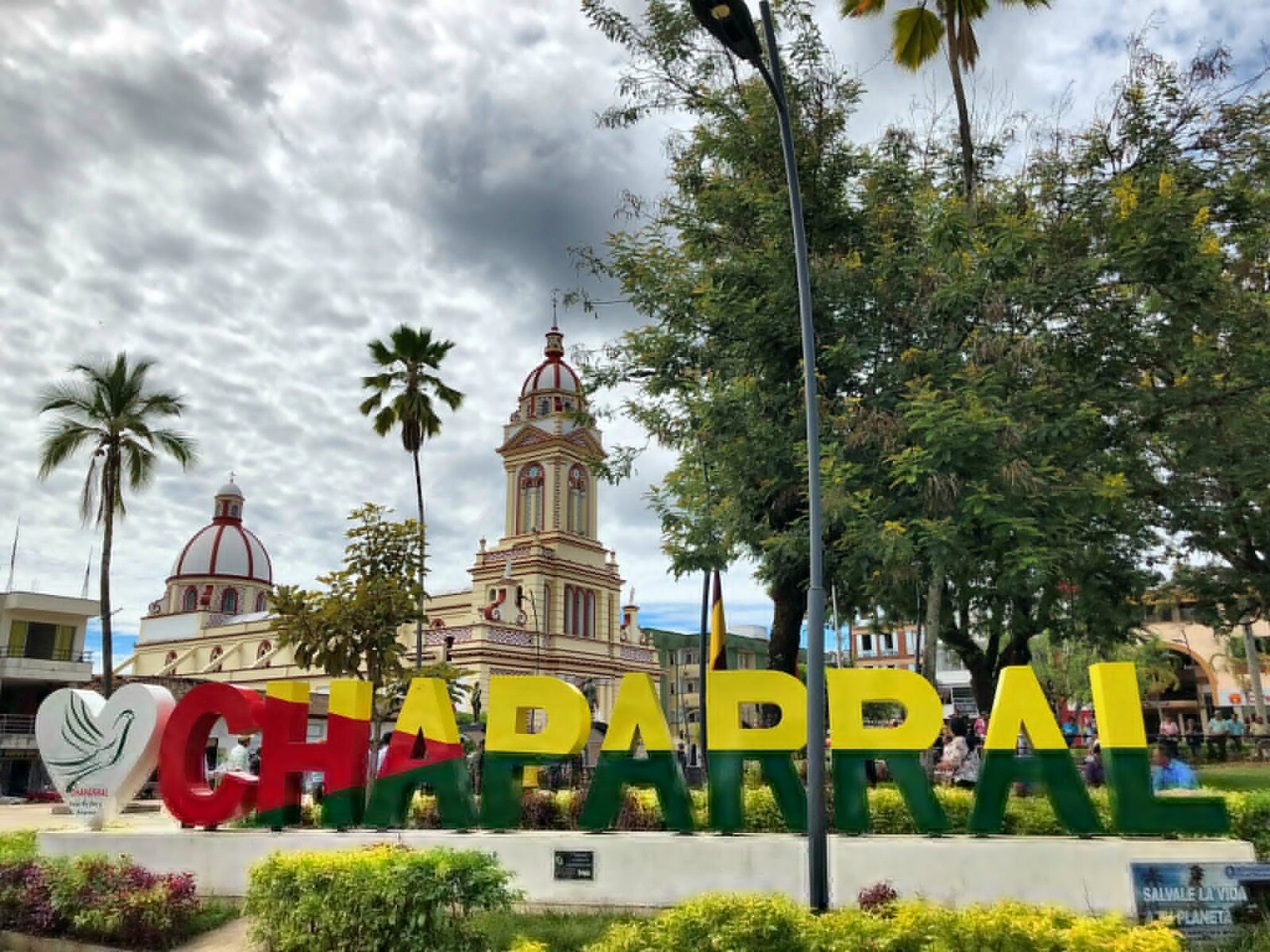 Chaparral formaliza tierras