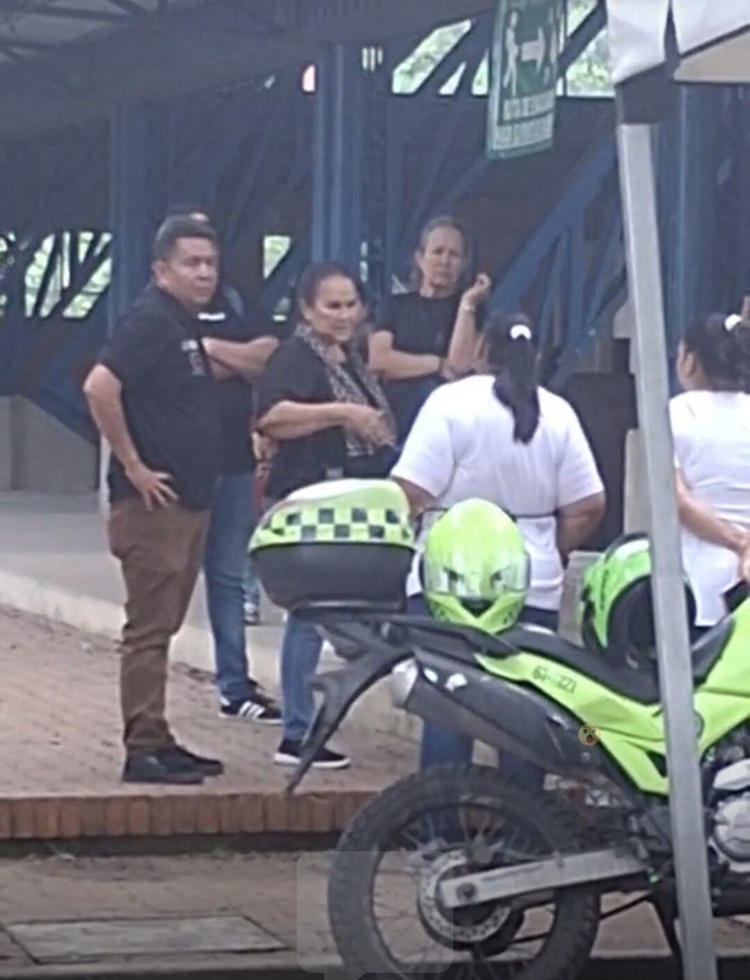 23 comerciantes pagaron para vender en un acto de 4 mil personas, pero no llegó nadie