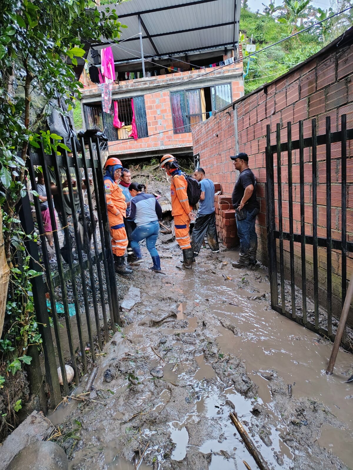 Llegaron ayudas de la alcaldía, a damnificados del sur de Ibagué