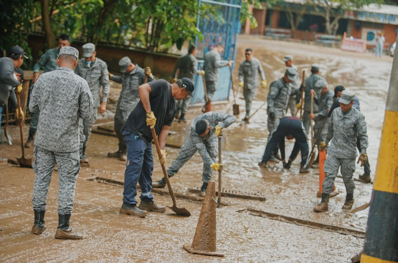 Desbordamiento en Melgar activa emergencia y despliegue de organismos de socorro