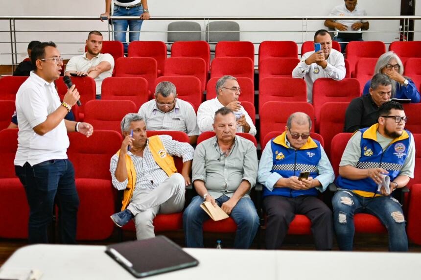 Realizan mesa técnica con taxistas para tratar temas de movilidad en Ibagué