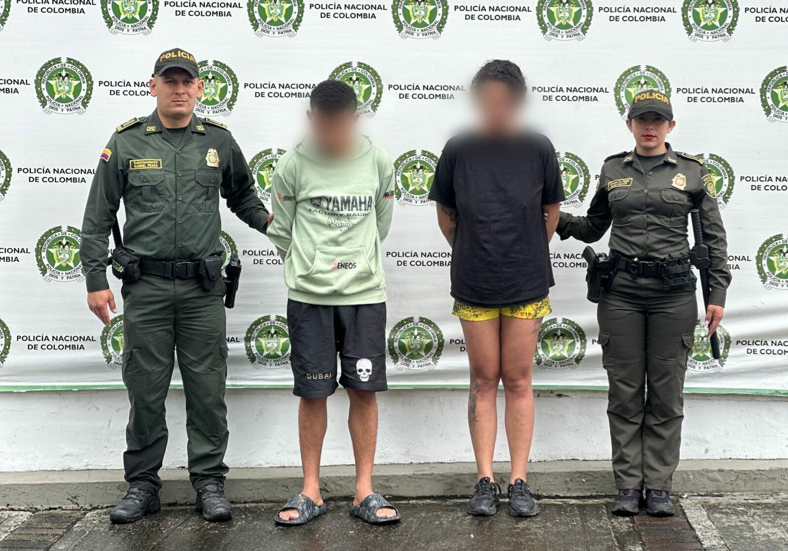 Mujer con detención domiciliaria, resultó agarrada con su pareja, casi se matan