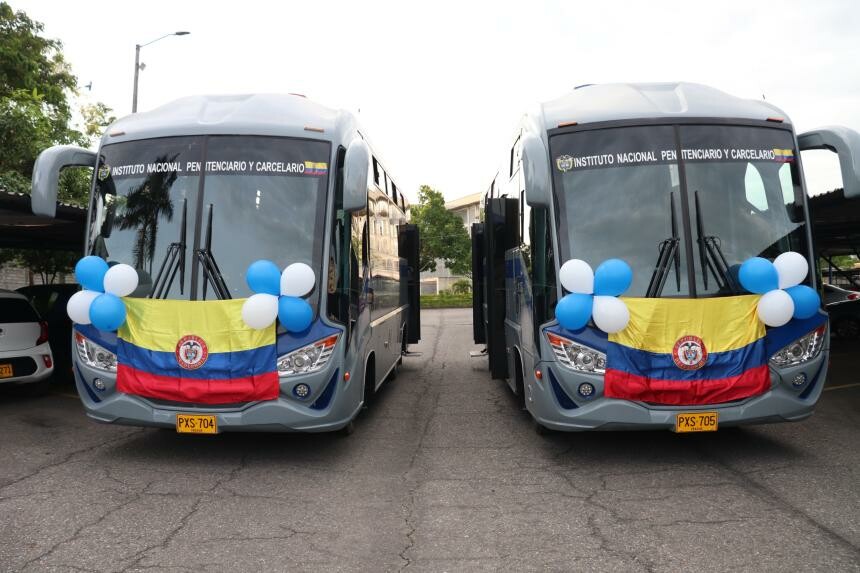 Dos busetones nuevos llegan al Coiba para traslado de internos