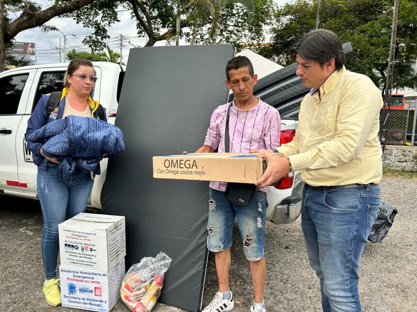 Entregan ayudas a familias afectadas por emergencias en Ibagué