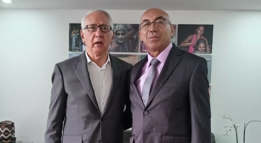 Acondicionó hospital donde era gerente, para salvar su vida durante el Covid-19