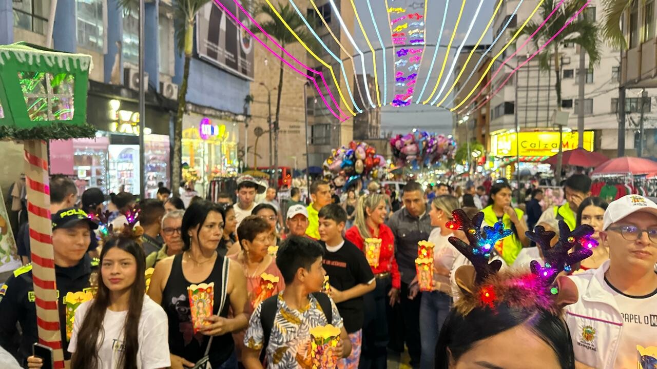Faroles iluminaron el centro de Ibagué