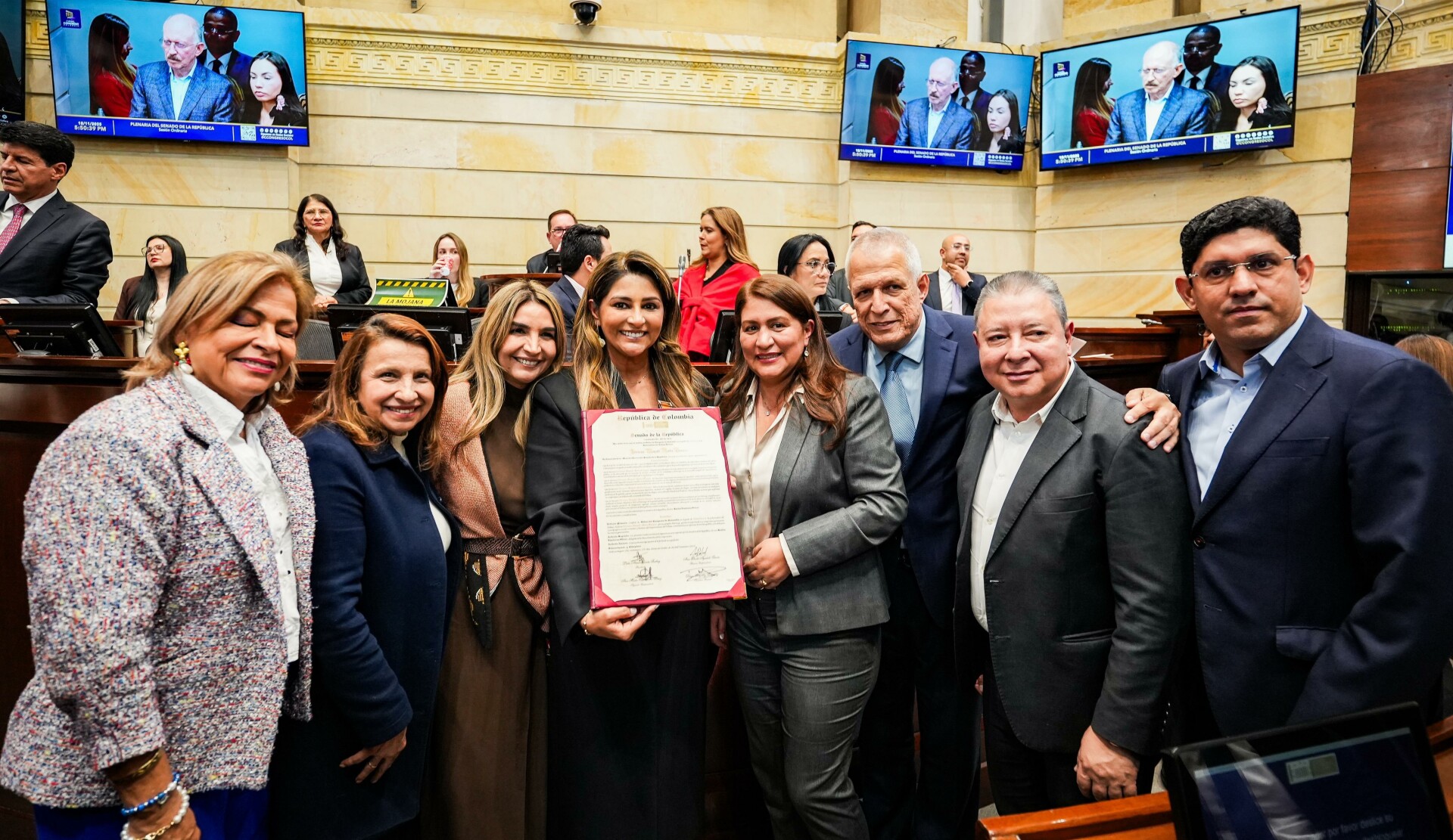 Gobernadora del Tolima recibe condecoración en Congreso Nacional