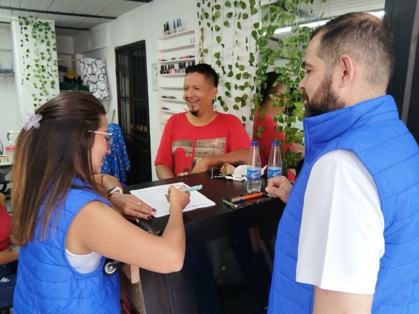 Funcionarios aplican censos y explican pago del impuesto de Industria y Comercio