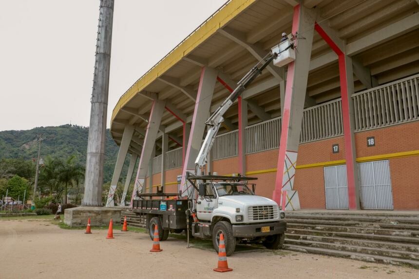 La iluminación permitirá entrenamientos nocturnos en el exterior del estadio Manuel Murillo Toro