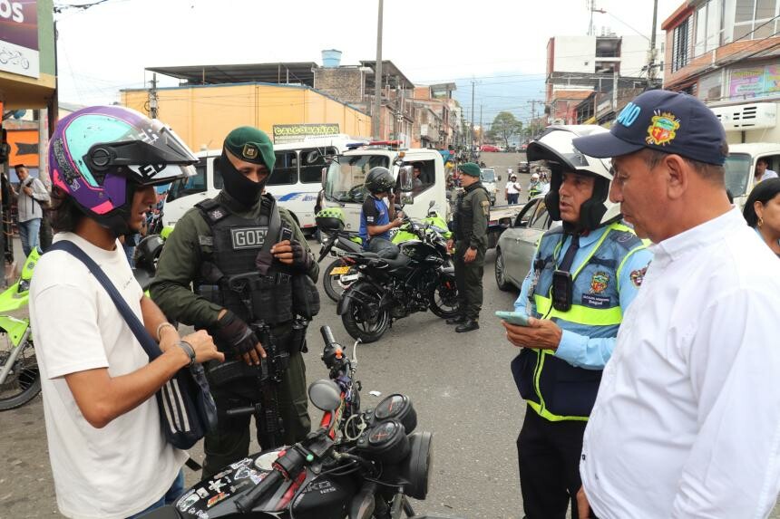 Operativo en la calle 24 revela invasión de andenes e infracciones de tránsito