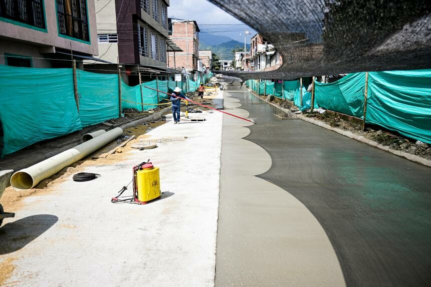 Vía de Nueva Castilla, a días de quedar pavimentada