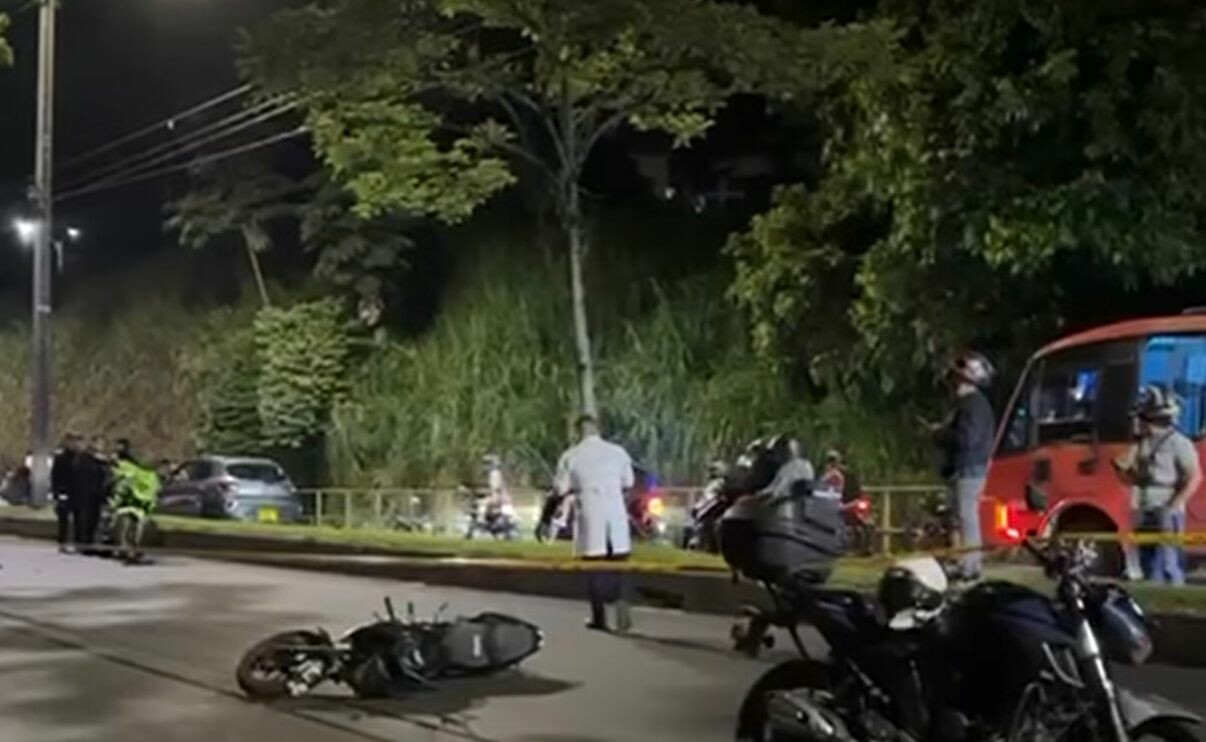 Motociclista muere tras chocar contra separador vial en la Quinta