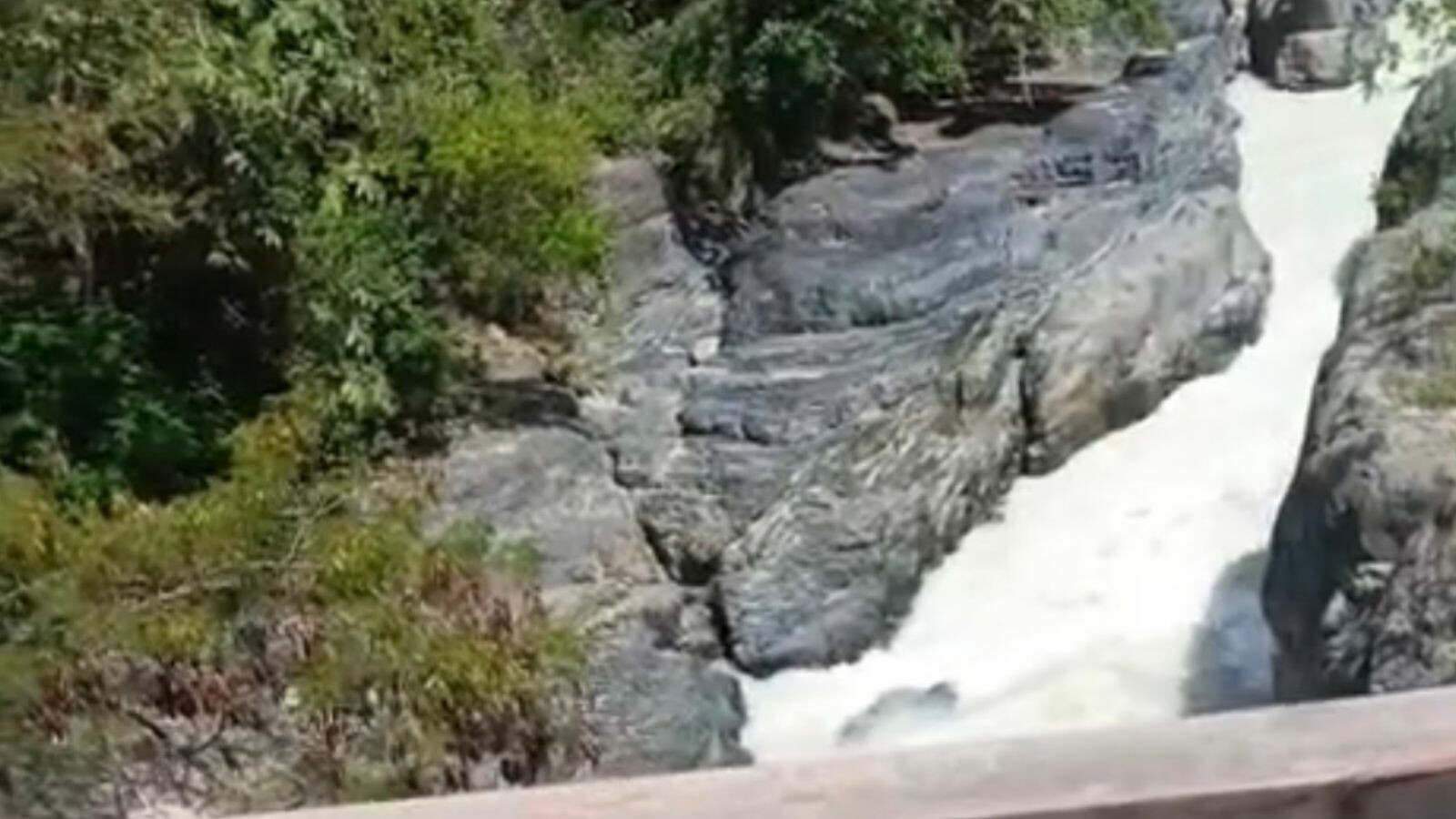 Derrame de látex en río Coello suspende captaciones de agua en Tolima