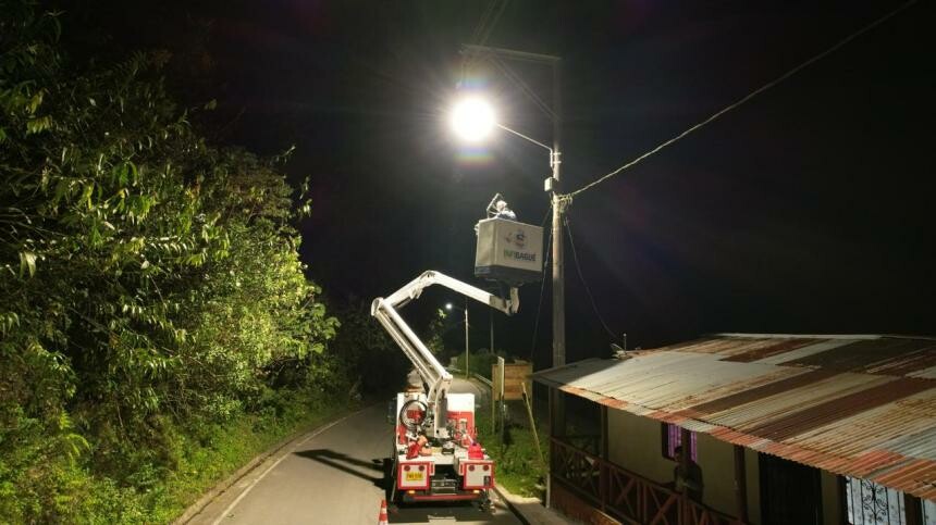 Renuevan alumbrado público en el Cañón del Combeima