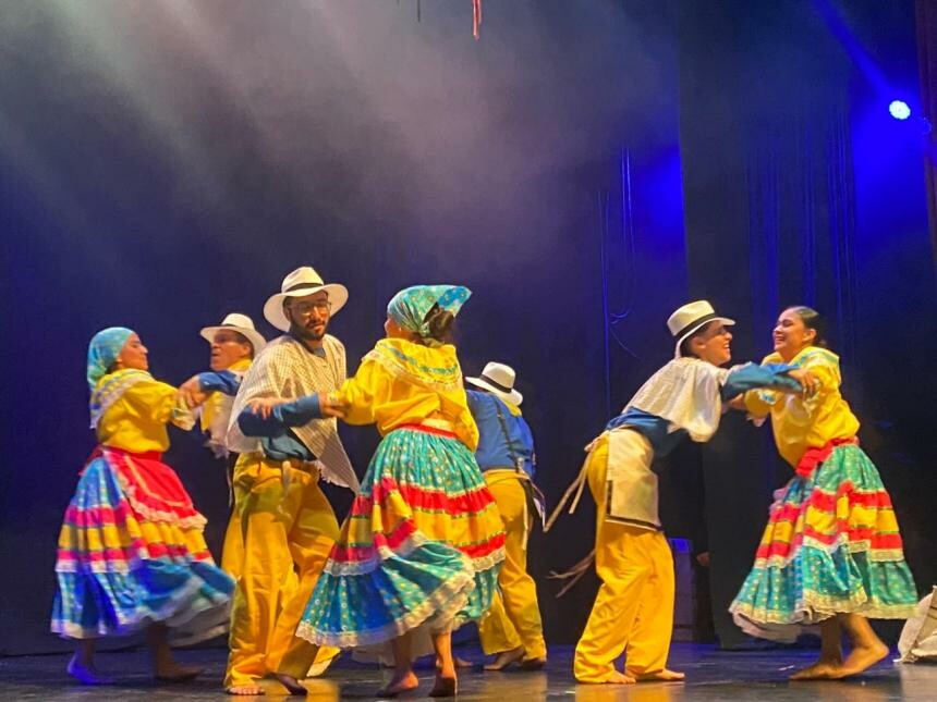 Más de 500 personas se inscriben en programas artísticos gratuitos