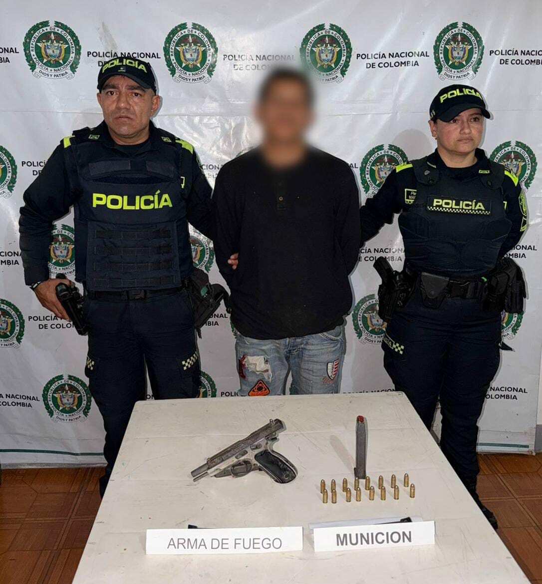 Arma de fuego incautada y extranjero capturado en operativo nocturno en Fresno