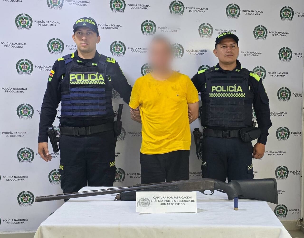 Capturan a hombre con escopeta tras disparos en El País