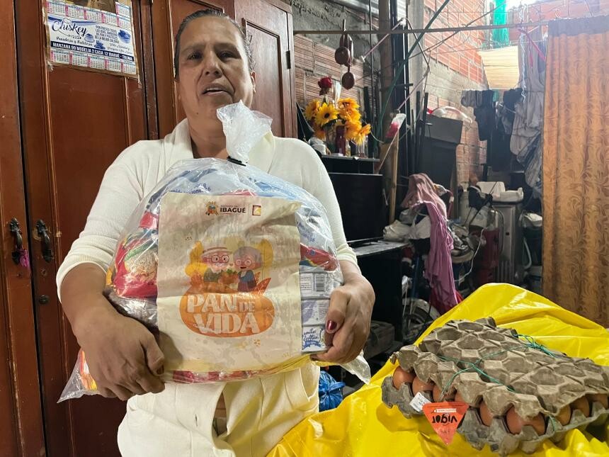 Entrega de kits nutricionales a adultos mayores en comuna 7 de Ibagué