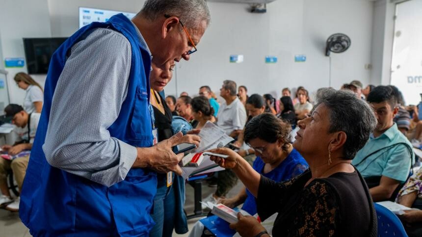 Persisten fallas en dispensación de medicamentos
