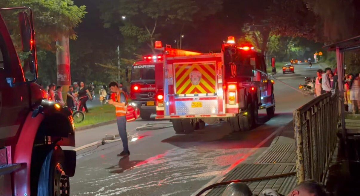 Incendio se propaga en avenida Pedro Tafur, sin heridos reportados