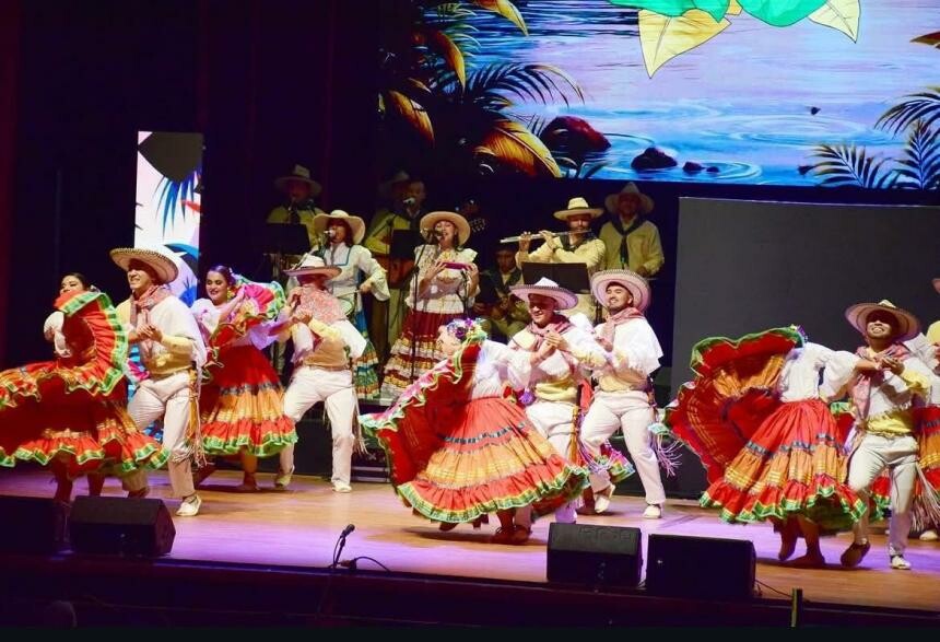 Socializan estímulos para el 52° Festival Folclórico