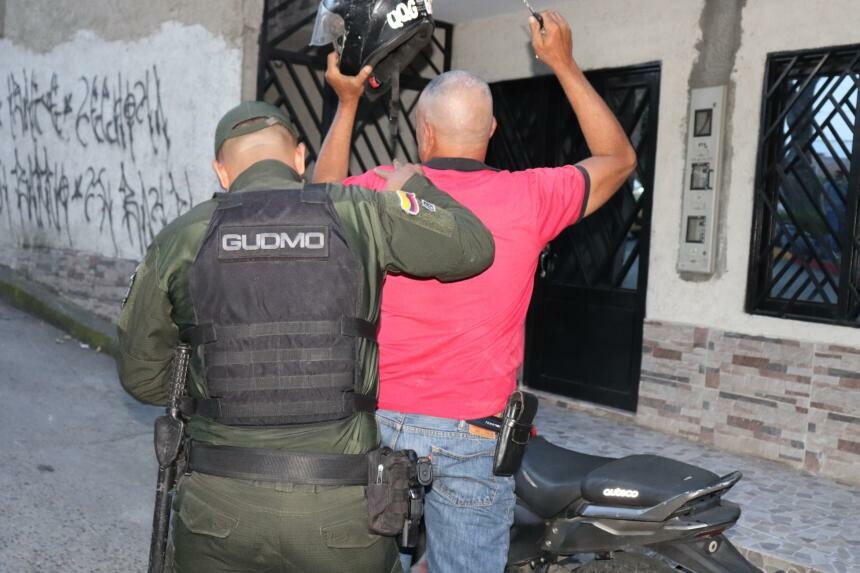 Cierres e incautaciones tras operativos en la comuna 8