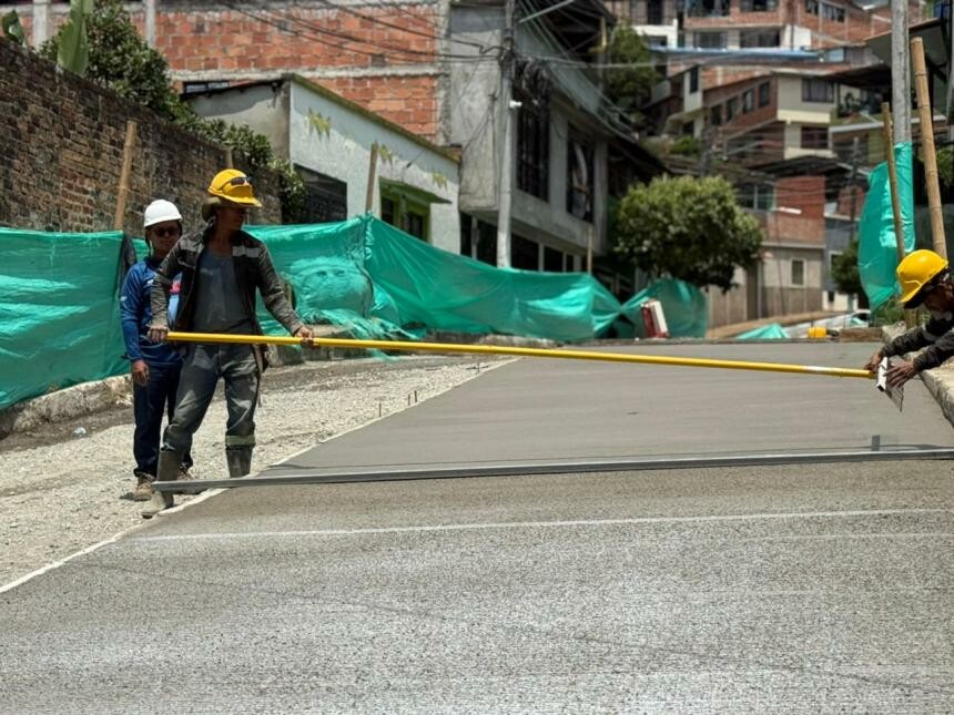 Pavimentan vías en La Esperanza y 20 de Julio