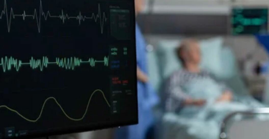 Un año atrapado en una cama pese a orden judicial