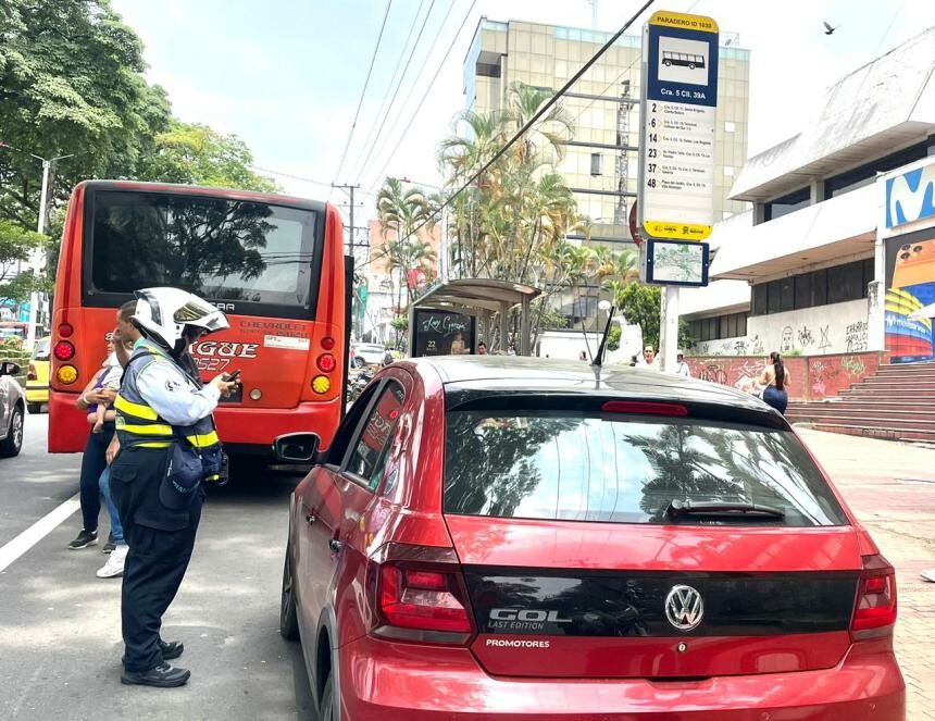 Sancionan a 18 conductores por ocupar paraderos del transporte público
