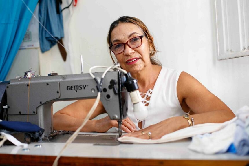 Costurera de Ibagué accede a microcrédito para fortalecer su taller