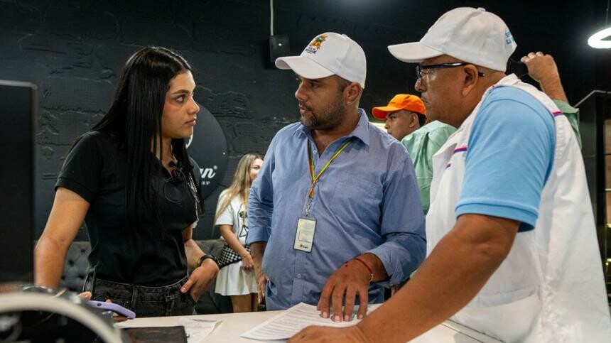 Inspección sanitaria revisa condiciones de bioseguridad en barbería de Ibagué