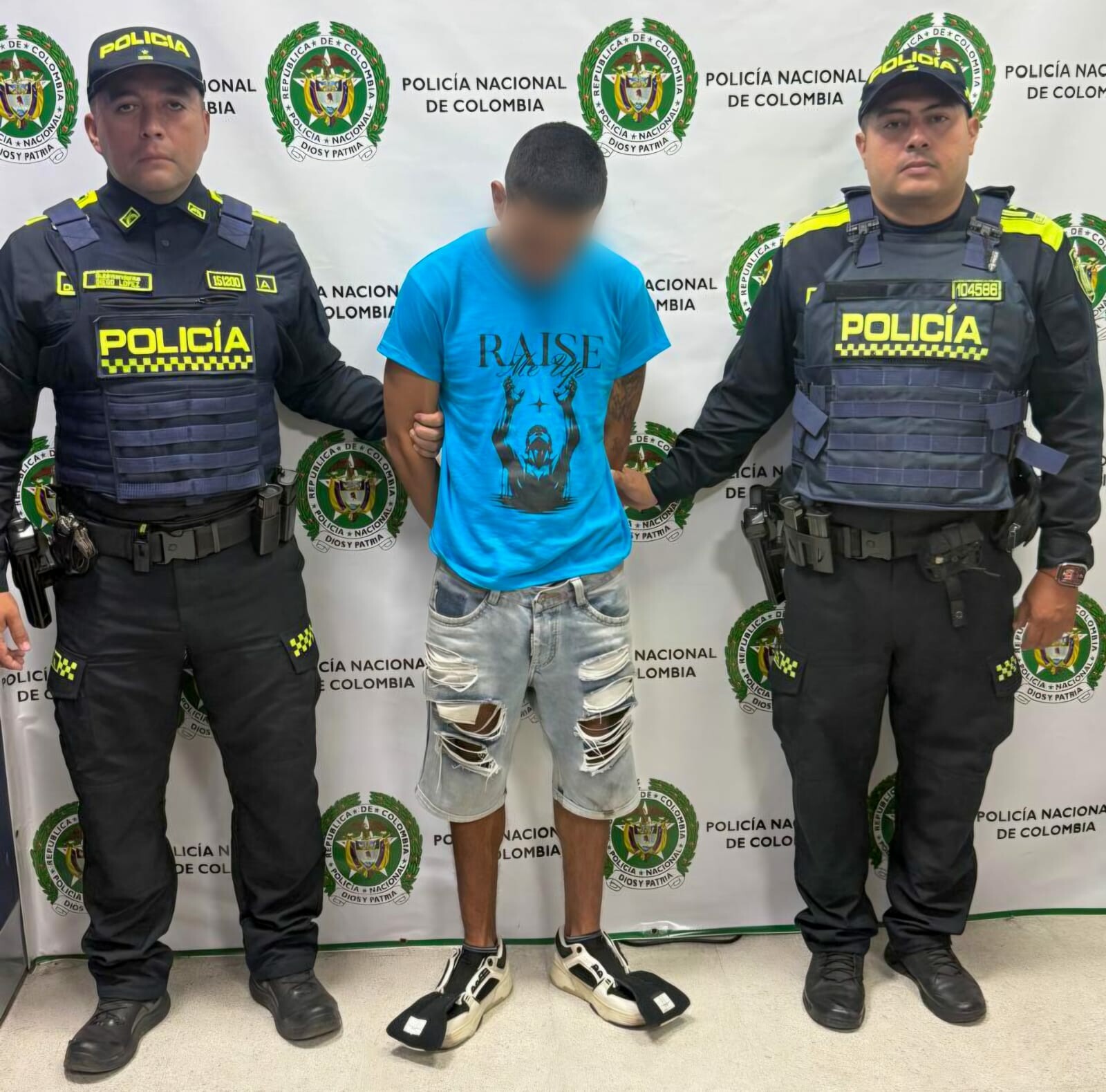 Vecinos alertan y policía detiene ladrón de autoparte