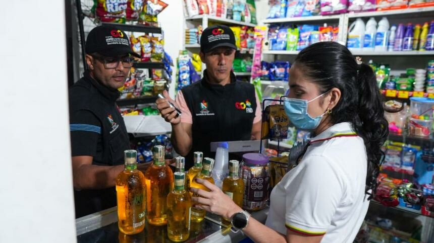 Decomisan licor adulterado y cigarrillos de contrabando en Ibagué