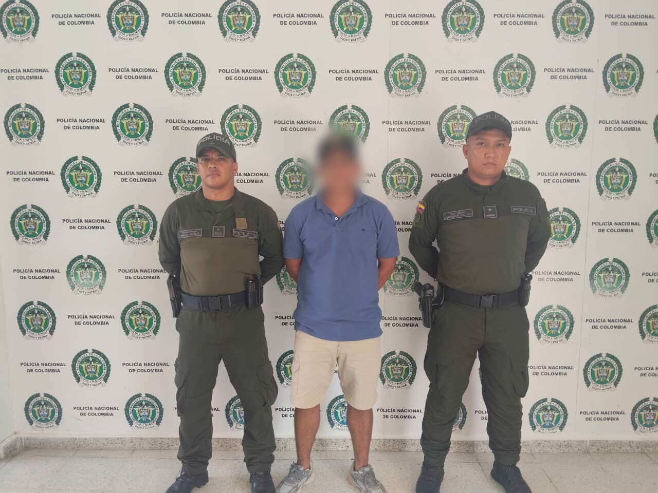 Detienen en plena buseta presunto reclutador de menores con orden judicial vigente