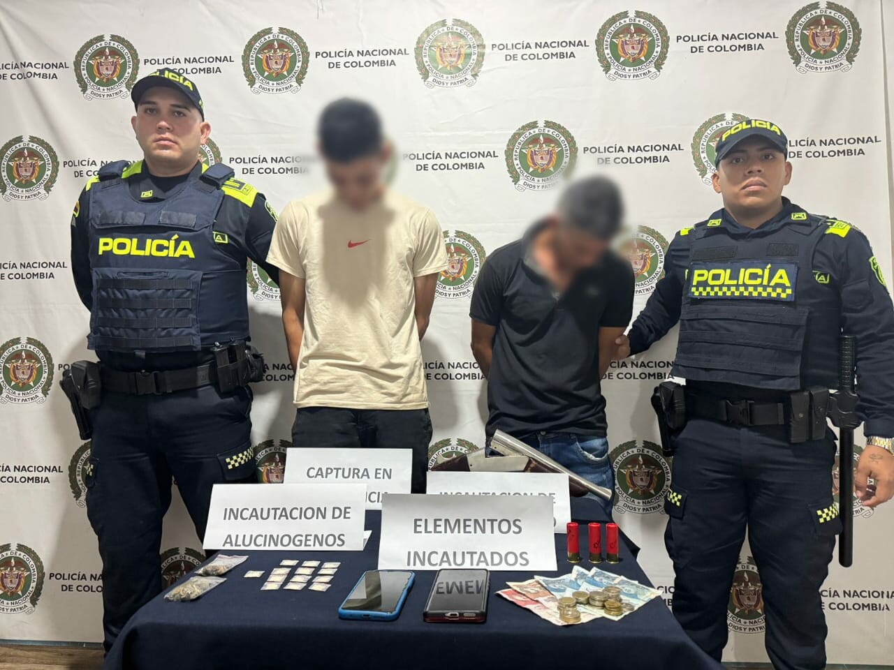 Capturan a dos hombres armados con droga en Carmen de Apicalá