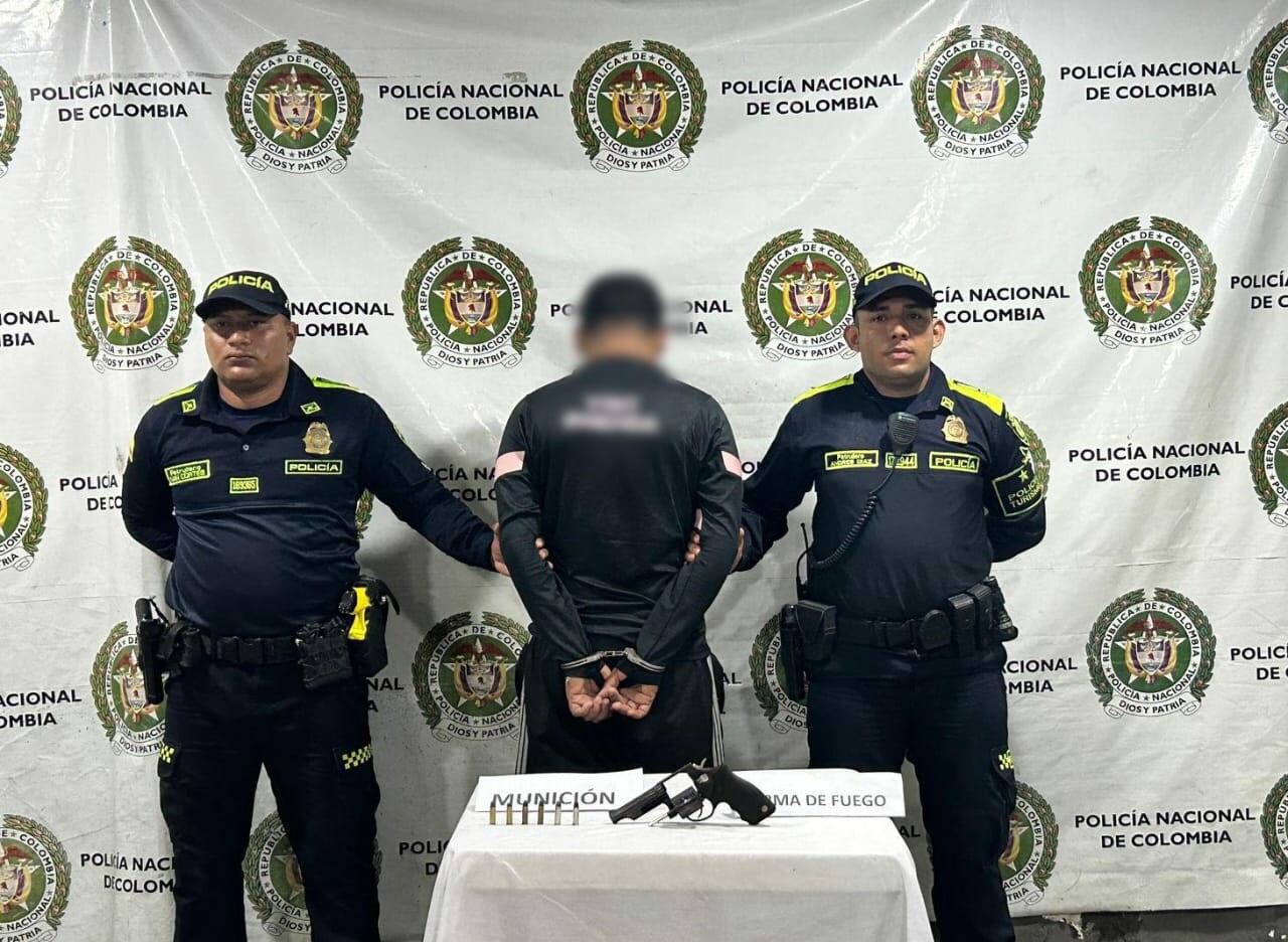 Extranjero detenido con revólver ilegal tras intento de ocultarlo en Melgar