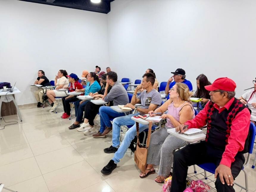 Vendedores informales en Ibagué reciben capacitación para formalizar negocios