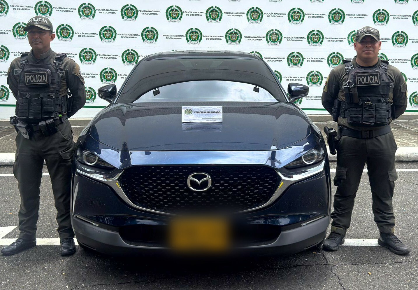 Incautan camioneta de alta gama por irregularidades en identificación