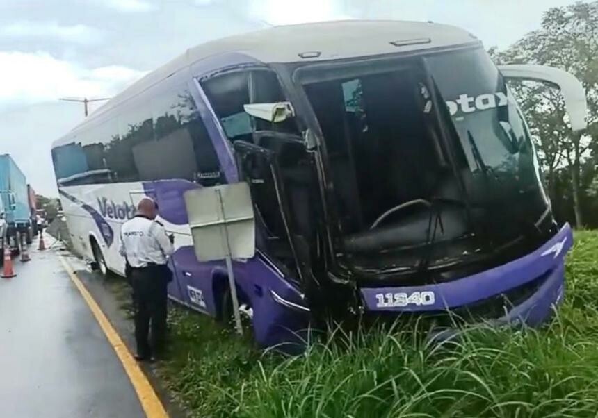 Choque entre buses deja seis heridos en Ibagué