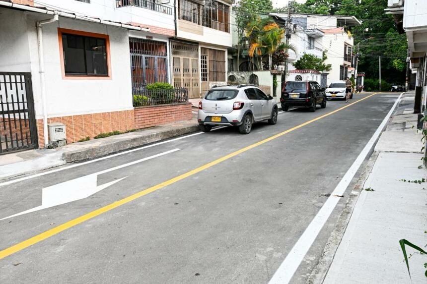 Pavimentan cuatro cuadras en Calatayud tras años sin asfalto