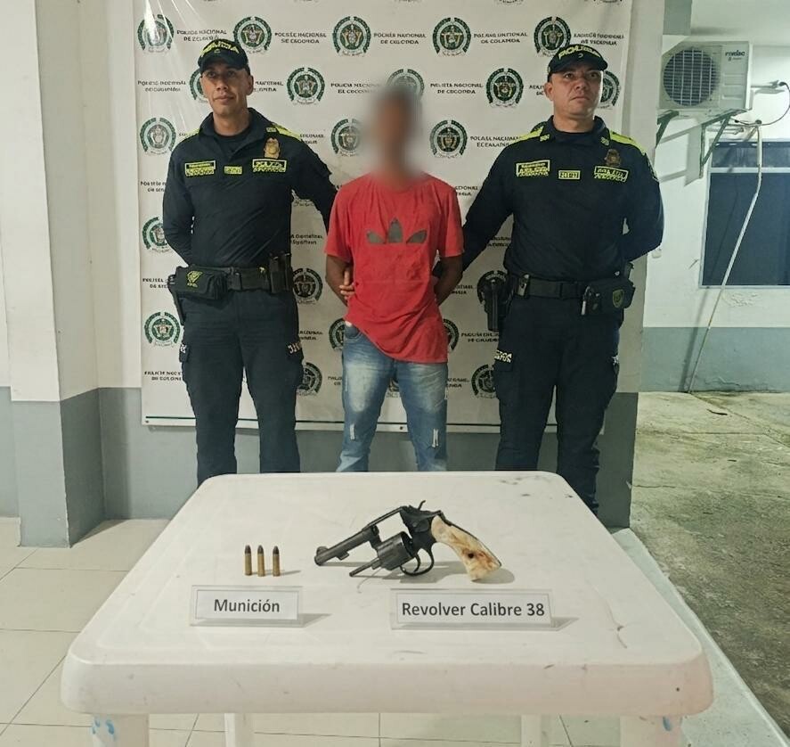 Capturan a hombre con revólver tras arrojar arma en zona boscosa