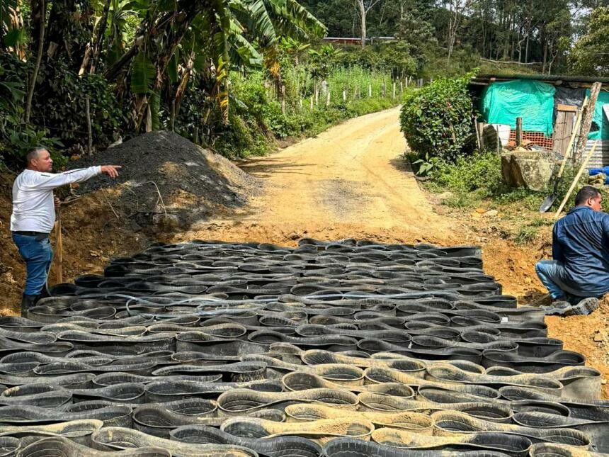 40.000 llantas recicladas usadas para intervenir vías rurales en Ibagué