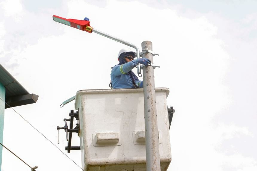 Más de 80 luminarias nuevas amplían cobertura en barrios de Ibagué